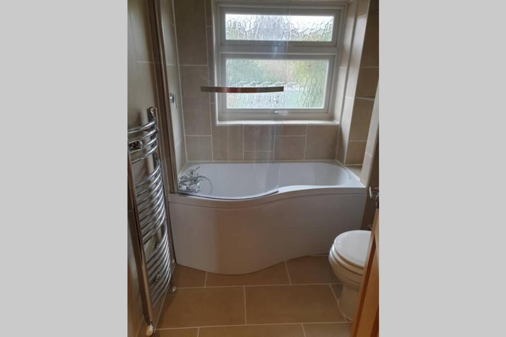 Central Ashford Stay - Contractors & Families Welcome - Free Parking Exteriör bild