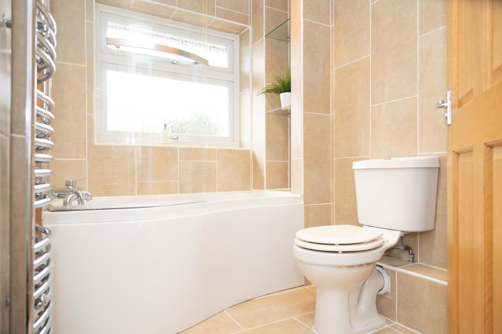Central Ashford Stay - Contractors & Families Welcome - Free Parking Exteriör bild